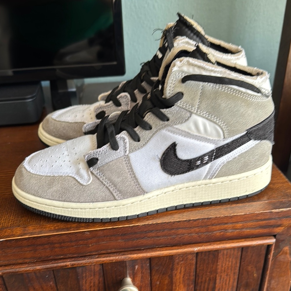 Nike Air Jordan 1 Mid Craft 'Cement Grey
